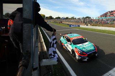 BTCC Brands Hatch: Ingram wins after wonder move on Moffat