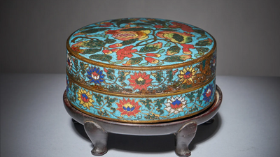 Rare Ming dynasty pomegranate box bought for £19 in 1946 sells for £288,000 after attic discovery