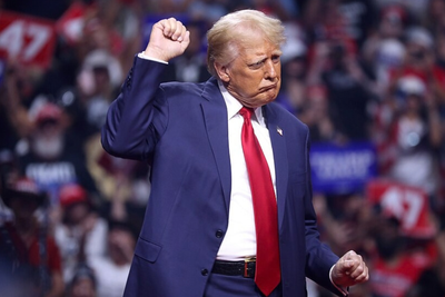 'Not Presidential': Trump Admits Melania Hates His Rally Moves, Then Does Them Anyway