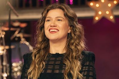Kelly Clarkson's 'Pretty Woman' Shopping Row Takes a Bizarre Twist as Store Says Singing Bird She Wanted 'Isn't for Sale'