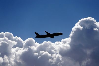 Heathrow boss urges PM to back third runway by year-end