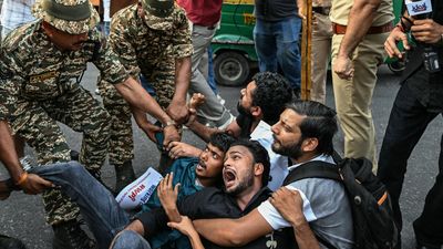 Opposition leaders and journalists allege police abuses as fresh protests break out in India