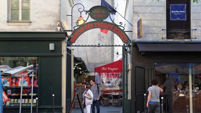 Fire destroys Paris's oldest covered food market