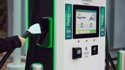 America’s Biggest Non-Tesla EV Fast Charging Network Just Hit A New Milestone