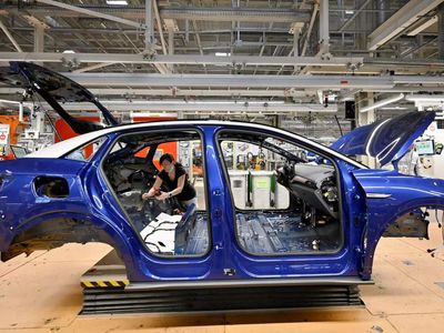 Chinese car makers increasingly rely on overseas markets as September exports surge