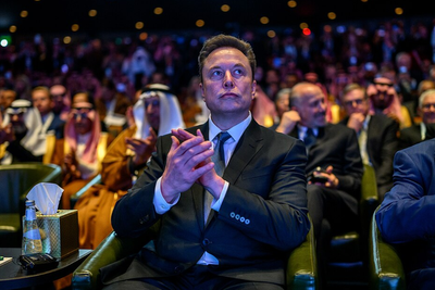 Elon Musk Gives Financial Advice To 'Take a Picture of Your Credit Card', and Replies Are Hilarious