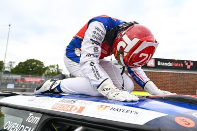 Dramatic Mini fight goes to the wire as Ovenden wins title by a point at Brands Hatch