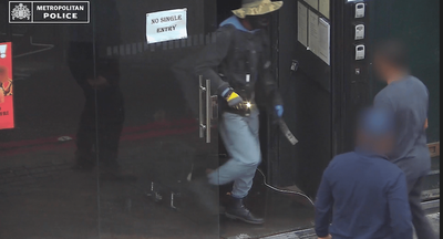 Moment two off-duty police officers pounce on burglar armed with crowbar during east London break-in