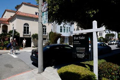 Home sales under contract plummet to 12-year low in US