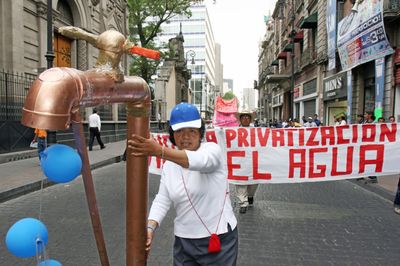 Guadalajara Water Crisis Erupts: 39 Detained After Tens of Thousands Storm Governor's Mansion