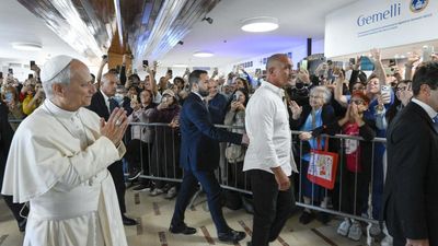 🔴 Surgery on Pope Leo's cancerous lung nodule went well, Vatican says