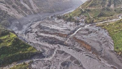 'Massive rock avalanche likely caused Nepal flood'