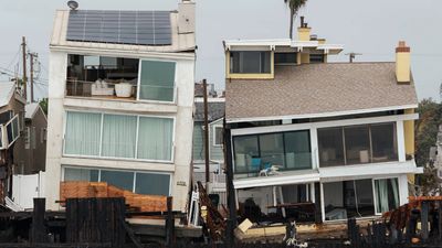 Hurricane Simon hits Mexico; Rachel's remnants cause deadly Baja floods