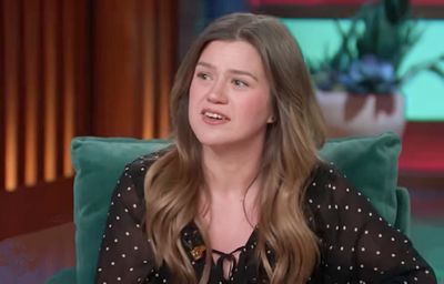 Kelly Clarkson's $15,000 Bird Row Draws 'Champagne Problem' Rebuke From The View's Sunny Hostin