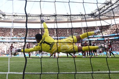 What does goalkeeper saves mean in betting?