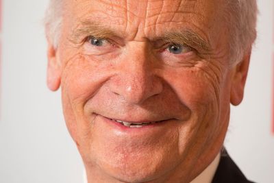 Jeffrey Archer’s final novel sells almost 28,000 copies within days of release