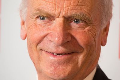 Jeffrey Archer’s final novel sells almost 28,000 copies within days of release