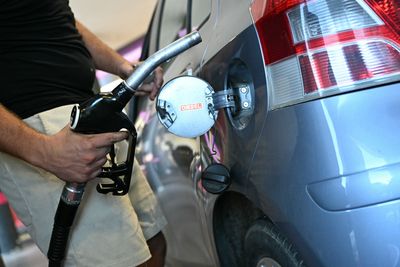 Lula Zeroed Gasoline Taxes. Economists Explain Who Pays the Bill on October 26