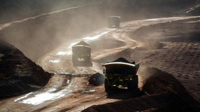 Miners urge reform as $1b gold project shakes off order