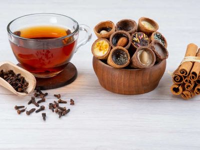 5 Benefits of Clove Water Nobody Talks About