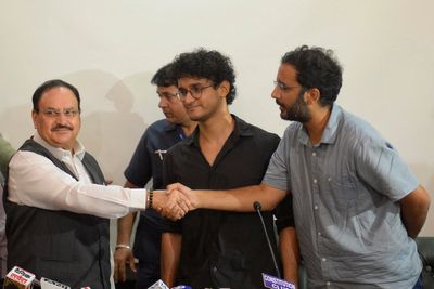'Cockroach' movement leaders jailed for 5 days after scaling barricades at New Delhi protest