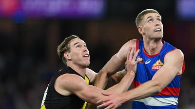'Knock away, Jase': Bulldogs say English will stay