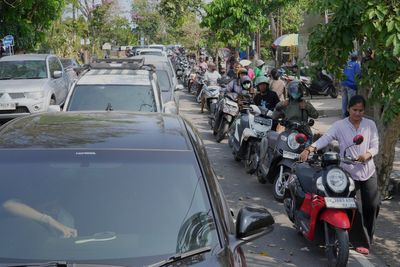 Fuel crisis hits Indonesia's Bali, triggers long lines in gas stations for days