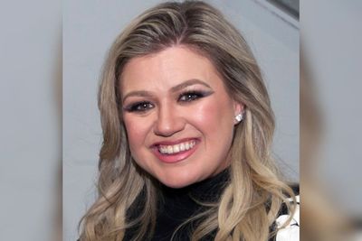 Kelly Clarkson's 'Pretty Woman' Shopping Nightmare Takes Unexpected Turn as Security Footage Reveals Her Heated Exit