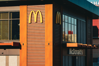 'Sue Them': McDonald's Worker Claims She Was Sent Home Over Her Hair Colour and Forced To Wear a Wig