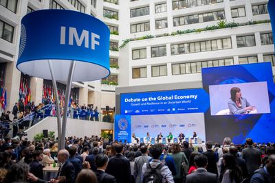 IMF Urges U.S. to Cut Deficits as Bond Yields Surge, Tells China to Move Away From Export-Led Growth