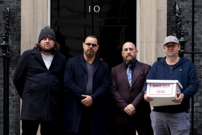 Danny Dyer hands petition to No 10 over water industry nationalisation
