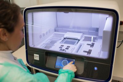 Her Blood Carried Her Twin Brother's DNA, and Doctors Found It Only After a Miscarriage