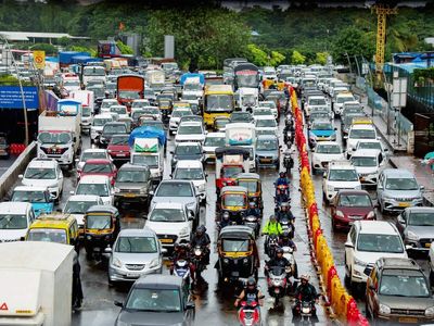 Mumbai-Pune Expressway will see vehicle restrictions this week, traffic police issues heavy traffic alert; check route diversions, road restriction timings and alternative routes
