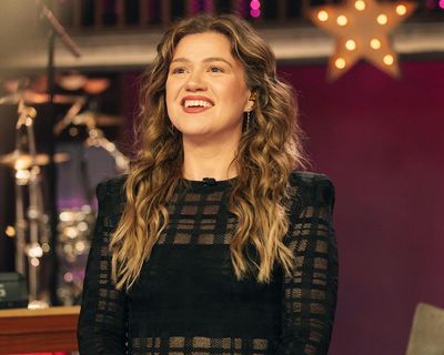 ‘Wow, dude. You’re an idiot’: why Kelly Clarkson is fighting over a $15,000 bird on social media