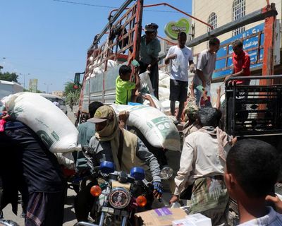Food and fuel run low as besieged Yemeni city braces for Houthi breakthrough