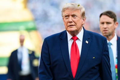 Trump Says Government Leakers 'Should Be Shot' and Calls Them 'The Scum of the Earth' at Arizona Rally