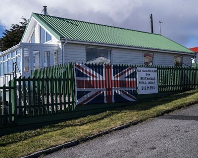 Milei adviser claims UK being ‘colonised by Islam’ as Falklands row grows