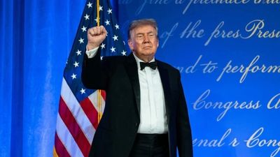 Trump's Alaska Rally Video Shows Secret Service Agent Reaching for His Holster as Man Runs Towards the Stage