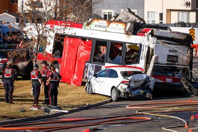 Bus crash in Canada leaves 3 dead and 19 people injured, police say