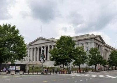 US considers removing sanctions on some shadow fleet vessels to cut freight rates, official says