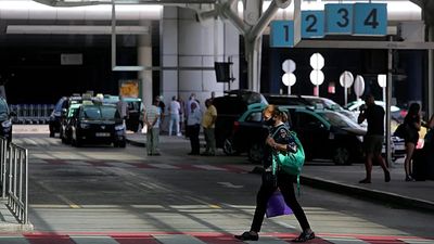 Lisbon airport taxis: Fixed fares aim to end 'tourist trap'