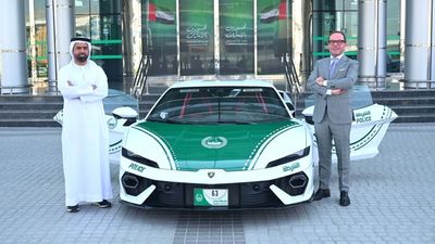 Dubai Police Gets New 920-HP Lamborghini Hybrid Supercar