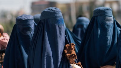 'I Am Studying Islam': 76-Year-Old Male Anti-Migrant Protester Arrested for Wearing Burka Turns Up to Court Wearing One
