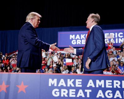 Trump’s appearance at Georgia rally disrupted by anti-ICE protesters – as it happened