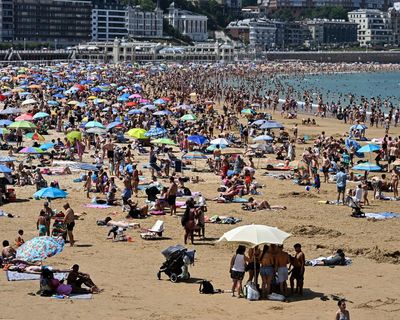 Extreme heatwaves in Europe not changing Britons’ holiday plans, say travel bosses