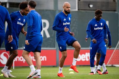 Manchester United defender returns to training as Michael Carrick makes Lisandro Martinez decision
