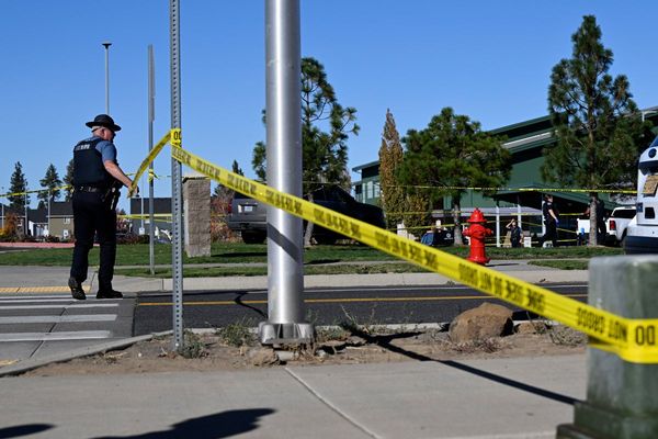 The Latest: 16-year-old kills 3 children and a teacher at Oregon elementary school