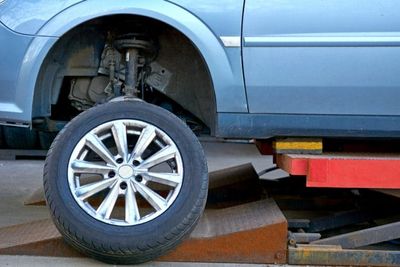 Your New Car Has No Spare Tire — What Are You Supposed to Do When You Get a Flat?
