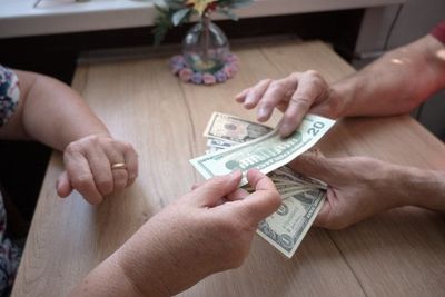 Should Married Couples Have a Dollar Amount They Can Spend Without Asking?