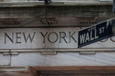 Big US bank stocks head for longest weekly losing streak since 2008